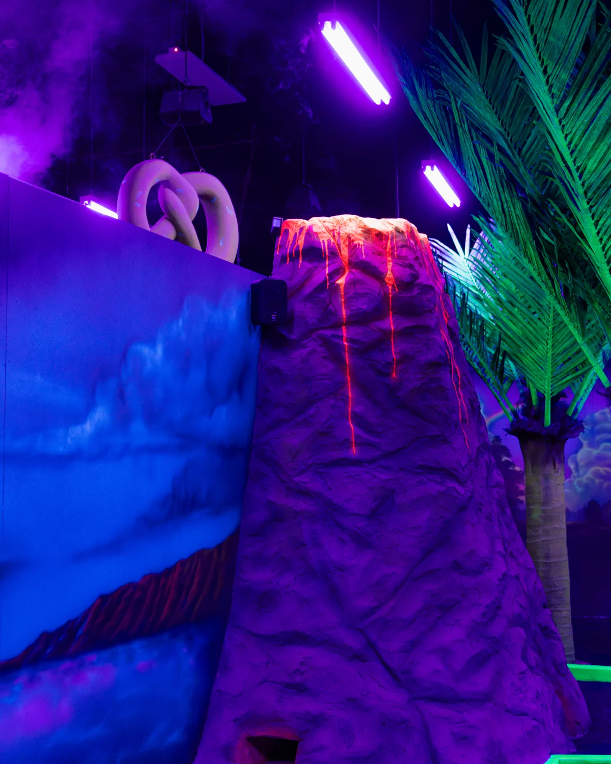 Glow in the dark mini golf volcano